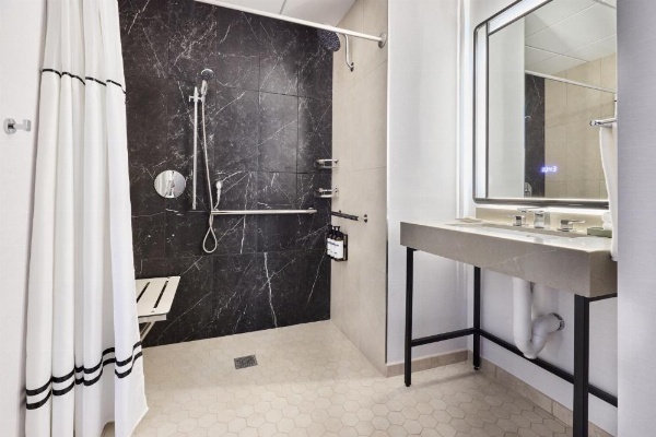 Hyatt Regency Chicago image 7